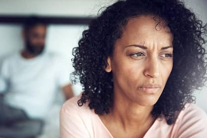 En su libro "Cuando el cuerpo dice NO", el psiquiatra canadiense Gabor Mate explica por qué cuando no logramos decir NO respetando nuestros sentimientos, el cuerpo dice NO por nosotros a través de la enfermedad.