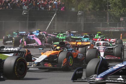 Enredado en el medio del pelotón, Oscar Piastri sufrió en el Gran Premio de Ciudad de México: tras la largada descendió del quinto al noveno lugar, y aunque recuperó las posiciones no le alcanzó para sostenerse en la cima del campeonato