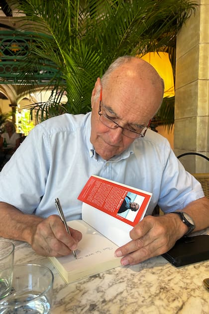 Enric Benito Oliver publicó el libro "El niño que se enfadó con la muerte", que va por la cuarta edición