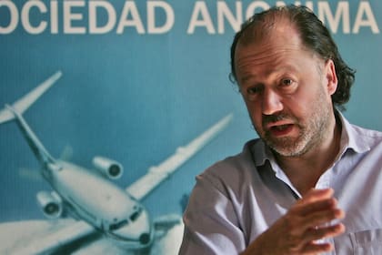 Enrique Piñeyro hizo dos películas para denunciar las irregularidades en la aviación. La primera, de 2004, llamada "Whisky Romeo Zulú", contó en forma de ficción todos los detalles del accidente de LAPA. Después presentó el documental "Fuerza Aérea, Sociedad Anónima"