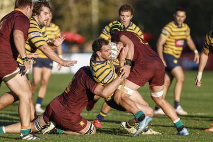 Enrique Camerlinckx no consigue pasar; el capitán de Regatas identifica en Newman, como en CASI, Hindú y SIC, una extensión de plantel que hace diferencia en el Top 14.