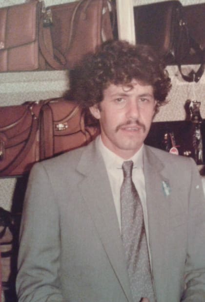 Enrique en el local de Rodriguez Peña, cuando trabajaban marroquinería y la marca todavía se llamaba "Hendy".