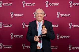 Macaya Márquez celebró sus 90 años y reveló de qué cuadro es hincha