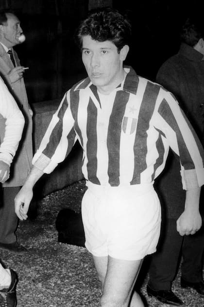 Enrique Omar Sívori con la camiseta del equipo italiano Juventus. EFE/ARCHIVO