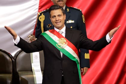 Enrique Pena Nieto, después de rendir juramento ante el Congreso como presidente de México, el 1 de diciembre de 2012. (AP Foto/Alexandre Meneghini, Archivo)