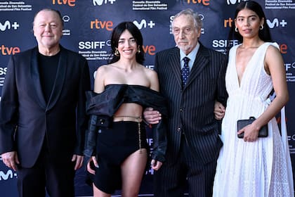 Enrique Piñeyro, Belén Chavanne, Luis Brandoni y Majo Cabrera, en la presentación oficial de Nada, la serie argentina en donde trabajó Robert de Niro