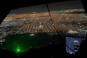 Enrique Piñeyro denunció que lo apuntaron con un potente láser cuando aterrizaba en Ezeiza