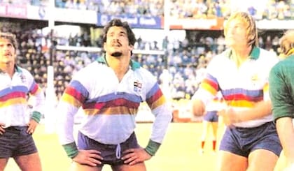 Enrique "Topo" Rodríguez en Bloemfontein 1980, cuando Sudamérica XV le ganó a los Springboks con try de scrum incluido. Con él, Landajo y Alejandro Iachetti