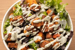 Caesar Salad con tofu crocante
