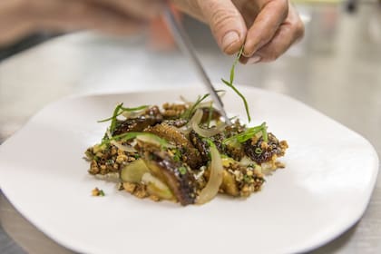 Ensalada de pera y ricotta casera en Ánima.