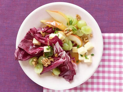 Ensalada de queso con uvas