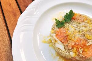 Ensalada de quinoa, hinojo y pomelo rosado