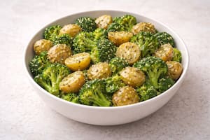 Ensalada templada de brócoli y papines