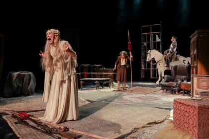 Al hueso, la primera propuesta de teatro filmando del Cervantes