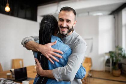 Entender y sentir lo que el otro está experimentando es clave para establecer lazos más fuertes (Foto: Freepik)