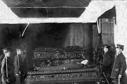 Entierro apoteòsico 13 de febrero 1916. Rubén Darío .