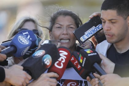 Entierro de Brenda y Morena en el cementerio Las Praderas en Lomas de Zamora