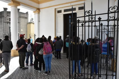 Entierro de Tahiel, el chico de 2 años que murió en Gualeguaychú, hecho por el que su madre está presa y su padrastro se suicidó