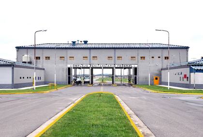 El bloqueo de señales de telefonía celular se aplicará en el complejo penitenciario de Ezeiza