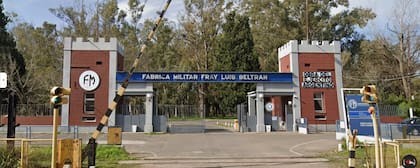 Entrada al predio de Fabricaciones Militares "Fray Luis Beltrán" que a partir de ahora es una "zona militar"