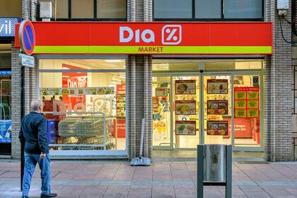 Entrada al supermercado español Dia en Ponferrada, Castilla y León