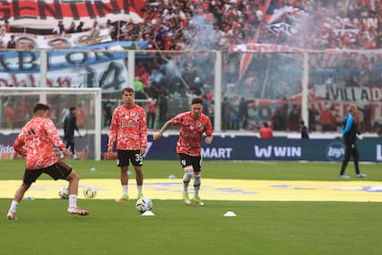 Entrada en calor de River, con Aníbal Moreno que será infiltrado para jugar la final del torneo Apertura