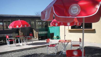 Entrar al fast food train de Shimmy Bahía es transportarse directo a los años 50