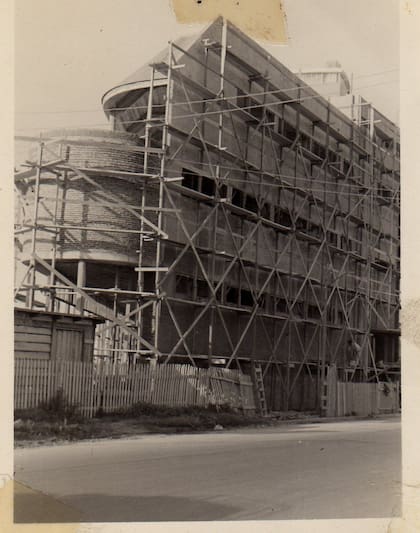 Entre 1950 y 1960 la expansión fue tanta que construyeron una nueva fábrica a la entrada de Mar del Plata