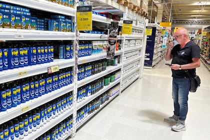 Entre 2021 y marzo de 2024 los haberes sin bonos sufrieron un deterioro de su poder de compra de 50,3%, según detalla un fallo judicial