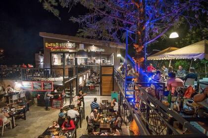 Los costos de abrir Entre Negros, una gran parrilla en Merlo, con capacidad para 300 personas, es más alto que tenerlo cerrado