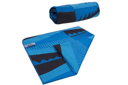 Entre el equipamiento de montaña que vende Montagne también hay lugar para accesorios que sirven en la vida urbana, como esta toalla absorbente y ultraliviana