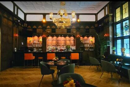 Entre el esplendor histórico y la reciente crisis, el Friars Club abre la puerta a una posible revitalización por parte de antiguos y nuevos miembros