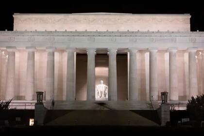 Entre ellos saltaron chispas mientras caminaban hacia el Monumento a Lincoln en Washington DC.