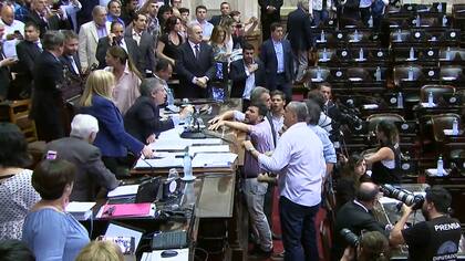 El presidente de la Cámara de Diputados, Emilio Monzó, suspendió la primera sesión donde estaba previsto tratar la reforma previsional