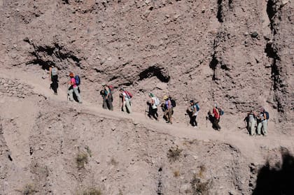 Entre la piedra y la cornisa, por los Valles del Silencio