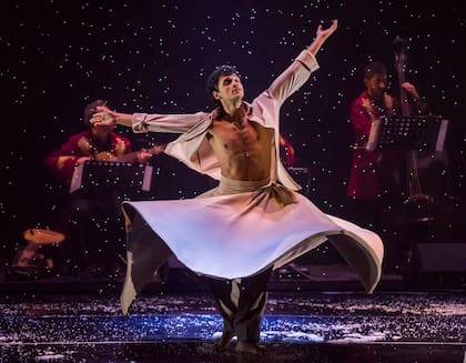 "Entre la pollera y yo hay un diálogo constante, la veo como a un partenaire", dice Juan Camargo, protagonista de un fin de fiesta cautivante en "Folia"