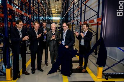 Entre las autoridades en la inauguración estuvieron: Darci Piana, vicegobernador del Estado de Paraná, Brasil; Sebastián Perretta, director ejecutivo de Negocios de Biogénesis Bagó; Marcelo Bulman, director de la empresa en Brasil; Joaquín Peinado, director de Operaciones; Ariel Martínez, CFO en Brasil y Celso Kloss, presidente de Tecpar