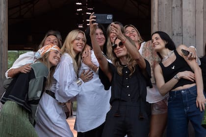 Entre las celebrities y diseñadoras que presentaron sus marcas estuvieron Nicole Neumann, Dolores Barreiro, Luli B, María Vázquez.