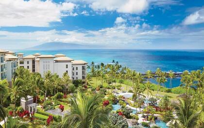 Entre las comodidades, el complejo tiene pileta al aire libre, gimnasio,
canchas de tenis y a siete minutos de allí, se encuentra el club de golf Kapalua Bay.