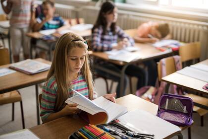 Entre las distintas posibilidades, se seleccionó el aula invertida, por su flexibilidad, estructura y organización