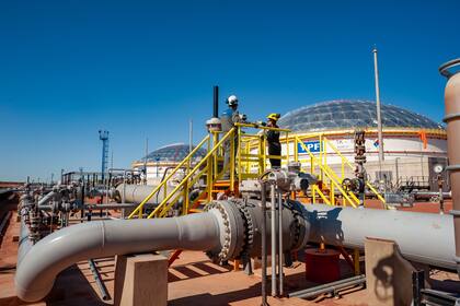 Entre las empresas petroleras que participarán del proyecto, además de YPF, se encuentran Pan American Energy (PAE), Vista, Pampa Energía, Shell y Chevron