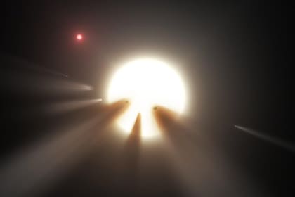 Entre las numerosas explicaciones figuraron: enjambres de cometas, fragmentos de planetas destruidos, nubes de polvo e, incluso, una “megaestructura alienígena”