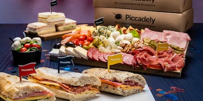 Entre las opciones de Piccadely también cuentan con sándwiches.