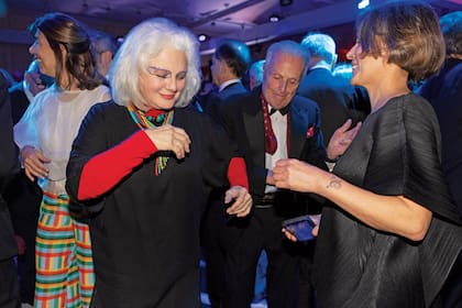 Entre las primeras en copar la pista estuvieron Gloria César y María José Muñiz Barreto.