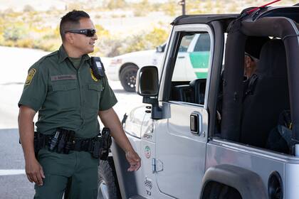 Entre las tareas de los agentes de la Patrulla Fronteriza está vigilar las fronteras terrestres internacionales y las aguas costeras