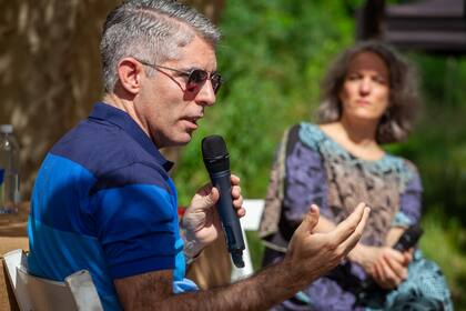 Entre las variables que influyen para dormir mejor cuentan la desaturación de estímulos lumínicos y sonoros que no siguen el ciclo de la naturaleza.