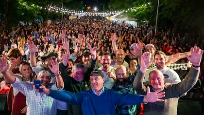Entre lo destacado de la programación, dijeron que, a lo largo de tres jornadas, los visitantes podrán participar de actividades emblemáticas como el acto central, las cocinas en vivo con chefs invitados y el sorteo de la Carretilla de Quesos, que cada año genera gran expectativa entre el público