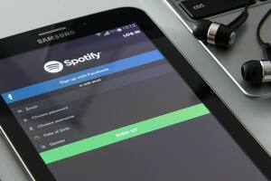 El proyecto de ley que haría que Spotify se vaya de Uruguay