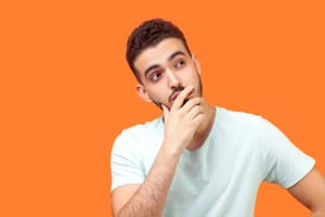 Un estudio de Cambridge reveló a qué edad el cerebro rinde más y gasta menos energía