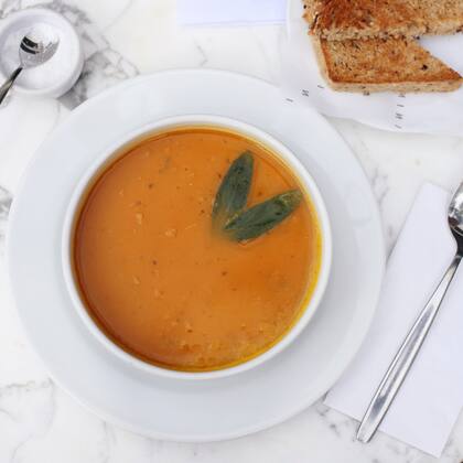 Entre los congelados que ofrece Ninina, sus sopas son ideales para estos primeros fríos